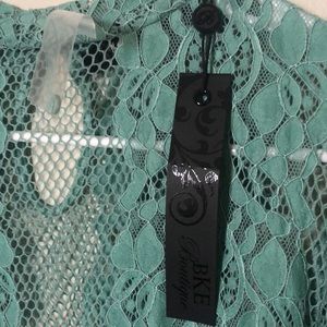 Size S teal Lacey top